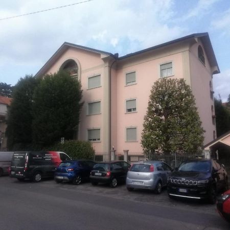 Casa Vacanze La Mela Monza Exterior foto
